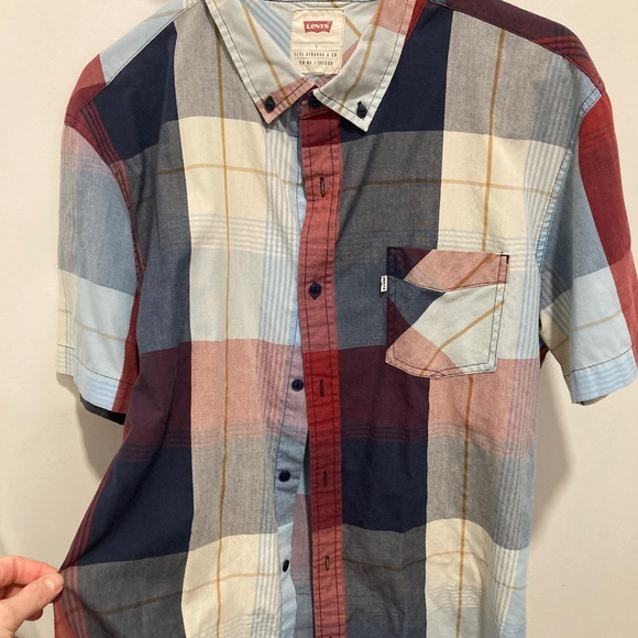 Levi's Other - Casual Button up short sleeve Levi’s size Large